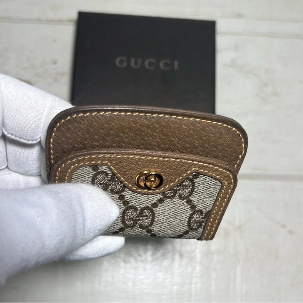Gucci Tan and Cream Monogram Coin Holder - Picture 11 of 16
